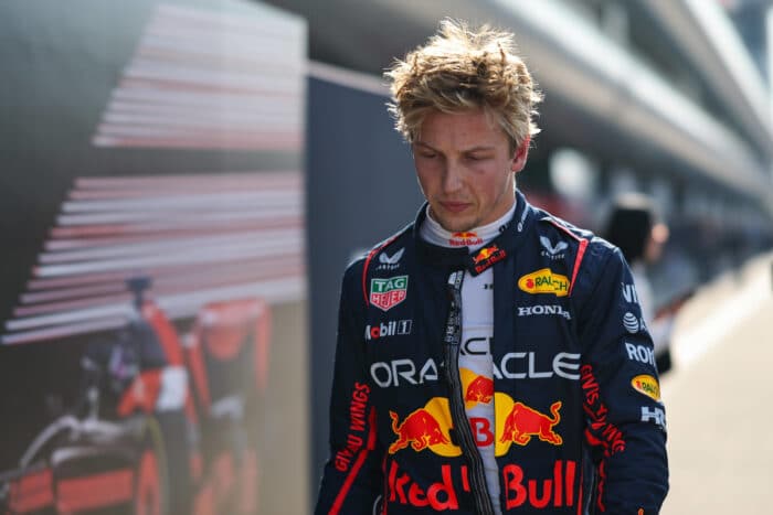Red Bull demite Liam Lawson e acerta com substituto