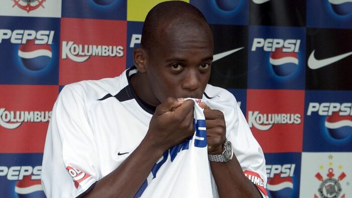 Ex-jogador do Corinthians é preso por agredir idoso