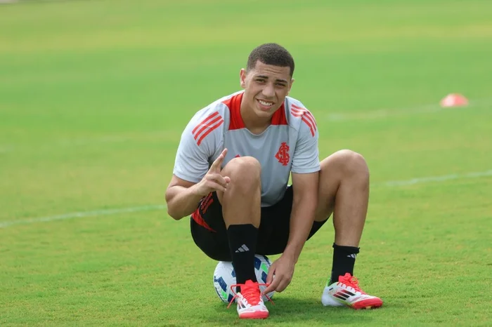 Gabriel Carvalho volta de lesão e reforça elenco de Roger Machado no Inter