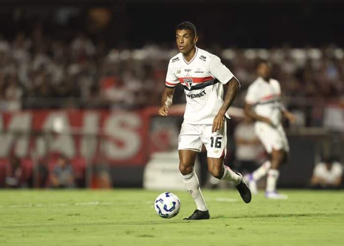 Luiz Gustavo recebe alta e está de repouso em casa