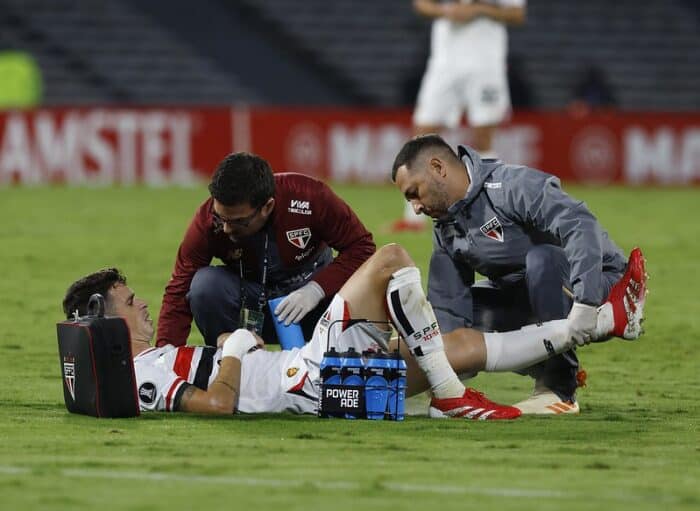 Oscar sofre nova lesão e desfalca o São Paulo