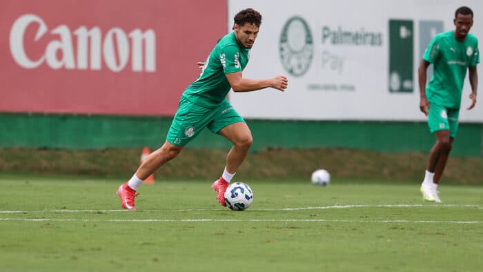 Anderson Barros garante permanência de Raphael Veiga