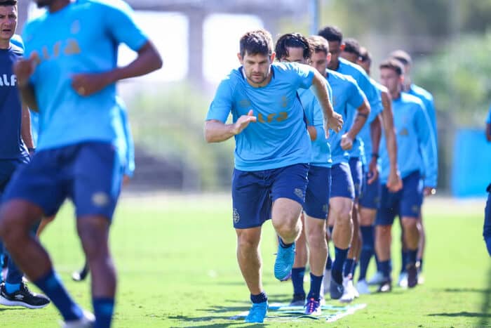 Kannemann volta a ser relacionado antes de Gre-Nal