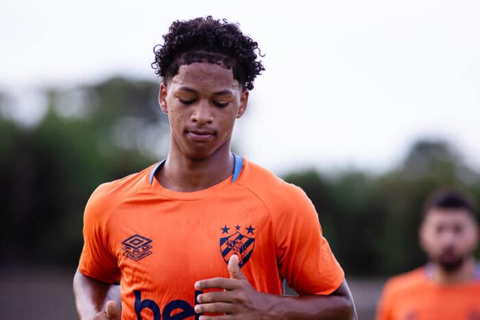 Sport recusa proposta do exterior por Zé Lucas
