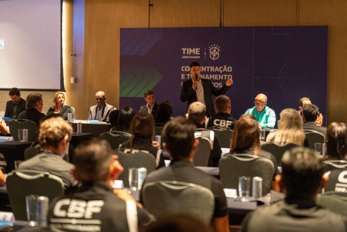 CBF faz treinamento com árbitros da Série A