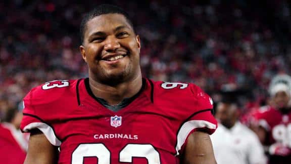 Cardinals acertam com Calais Campbell