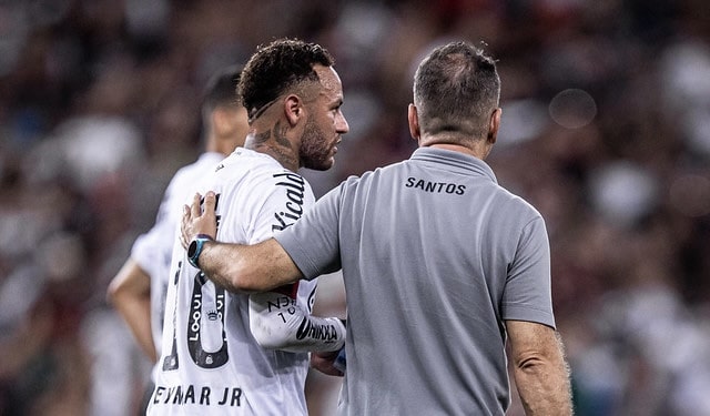 Neymar atinge Samuel Xavier com cotovelada e não evita derrota do Santos - Futebol