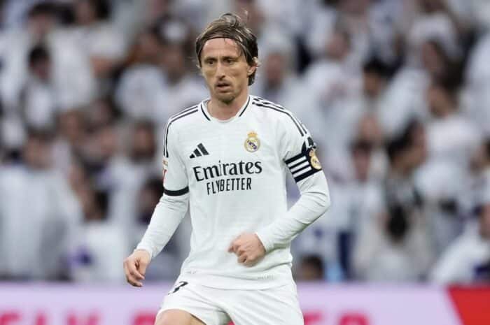 Modrić acerta a compra de tradicional clube da Inglaterra
