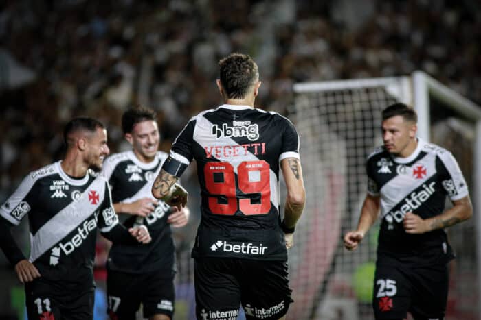 Seleção da 3ª rodada do Brasileirão tem três vascaínos e três palmeirenses