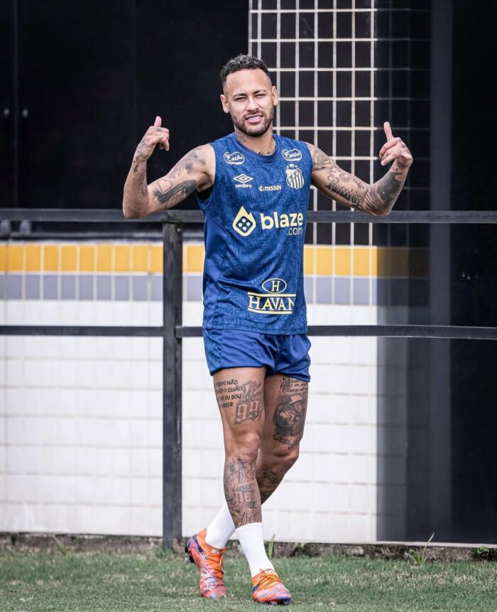 Neymar rebate Craque Neto após ser criticado pelo apresentador