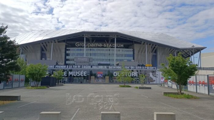 Torcedores do Lyon estendem faixa contra John Textor