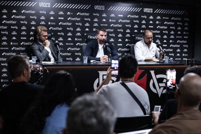 Vasco rescinde os contratos de Souza e Capasso