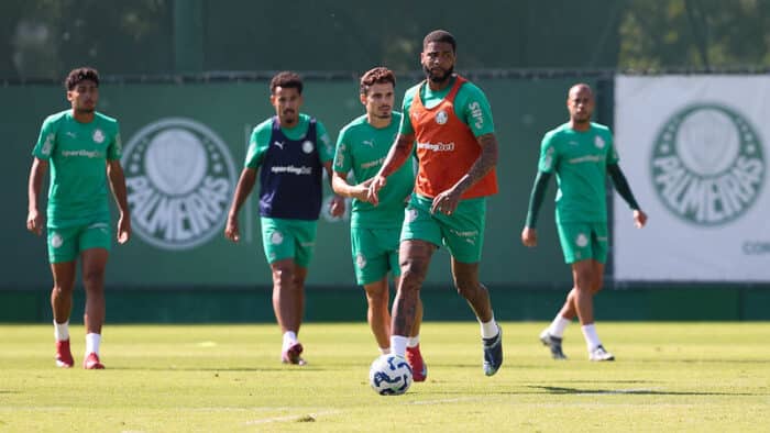Micael fica próximo de retorno aos gramados