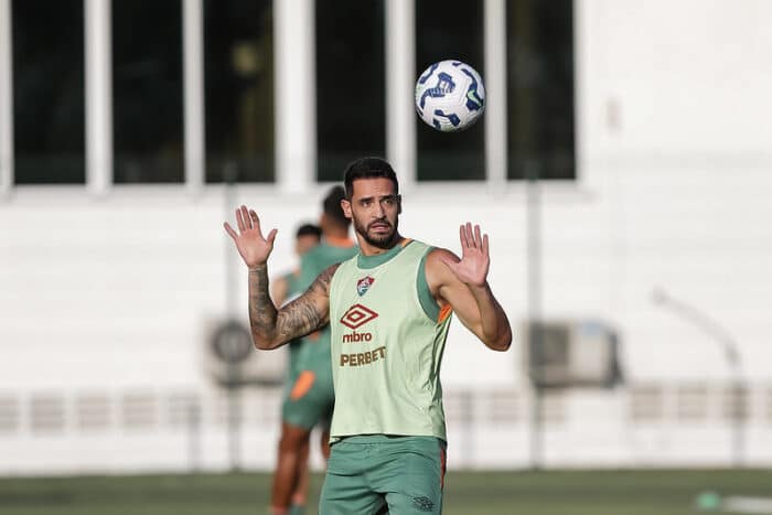 Fluminense rescinde o contrato com Renato Augusto