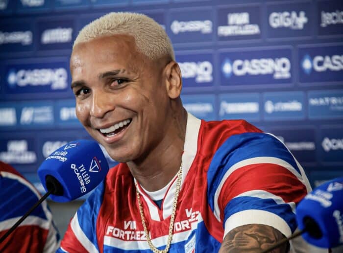 Deyverson vira meme após lance inusitado na Libertadores