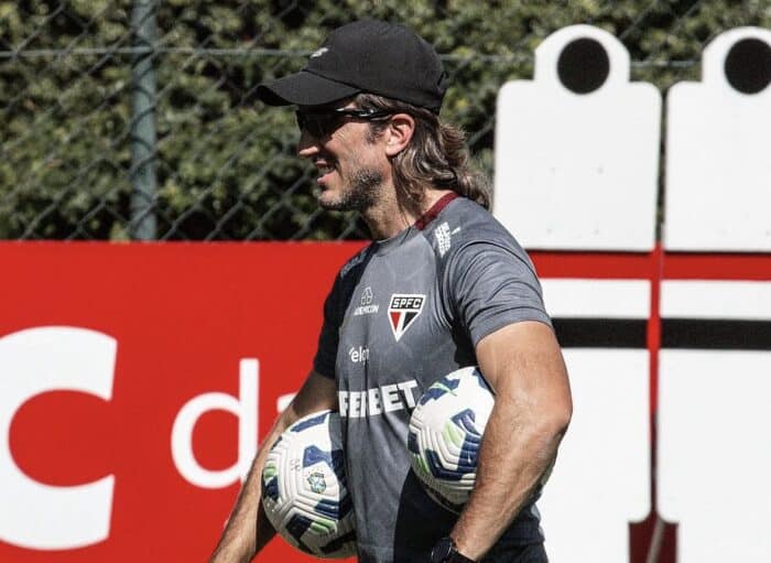 Zubeldía monitora lateral da base do São Paulo com passagens pela seleção brasileira - São Paulo