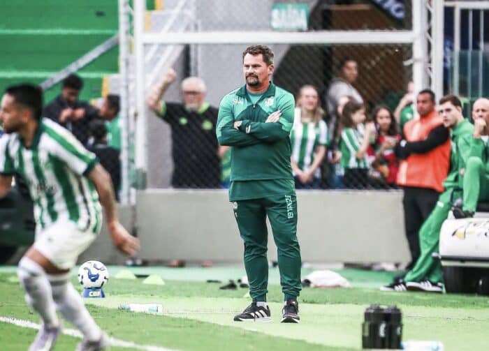 Após sofrer nova goleada, Juventude demite treinador Fábio Matias