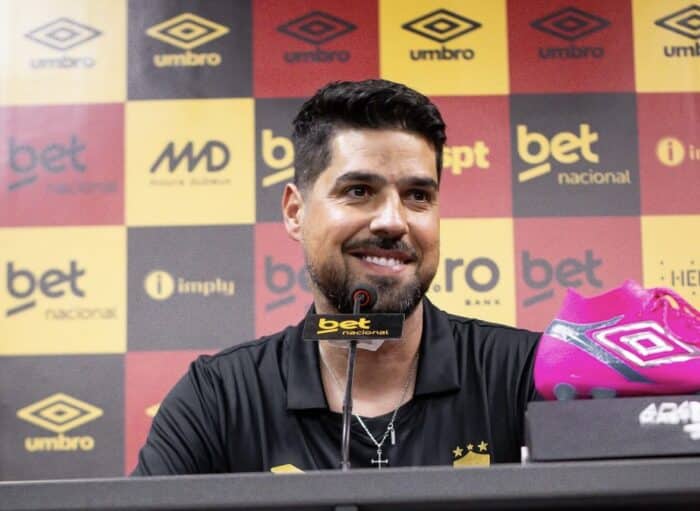 António Oliveira é chamado de “burro” pela torcida em estreia no Sport - Sport