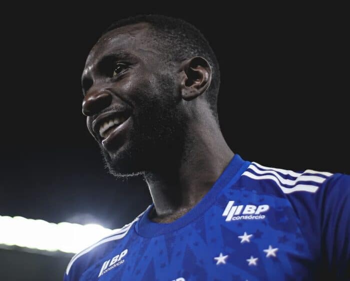 Sem entrar em campo, Bolasie provoca o Sport em goleada do Cruzeiro e companheiros reagem - Cruzeiro