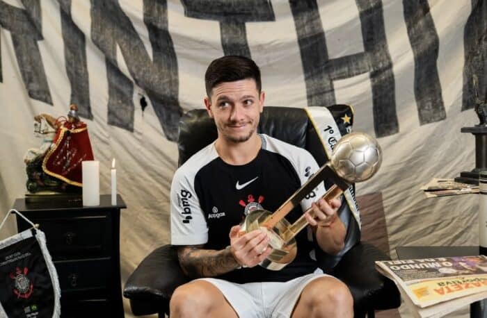 Corinthians lança nova camisa, inspirada em uniforme lendário