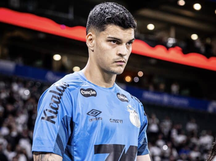 Chelsea deve formalizar proposta para tirar Gabriel Brazão do Santos