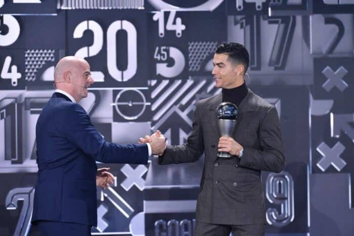 Presidente da FIFA dá pista sobre CR7 no Mundial e sugere parceria com Messi