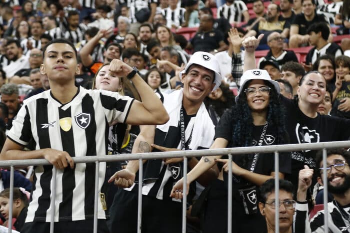 Botafogo encaminha a contratação de zagueiro da Série A