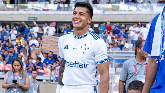 Lucas Romero encaminha renovação com o Cruzeiro