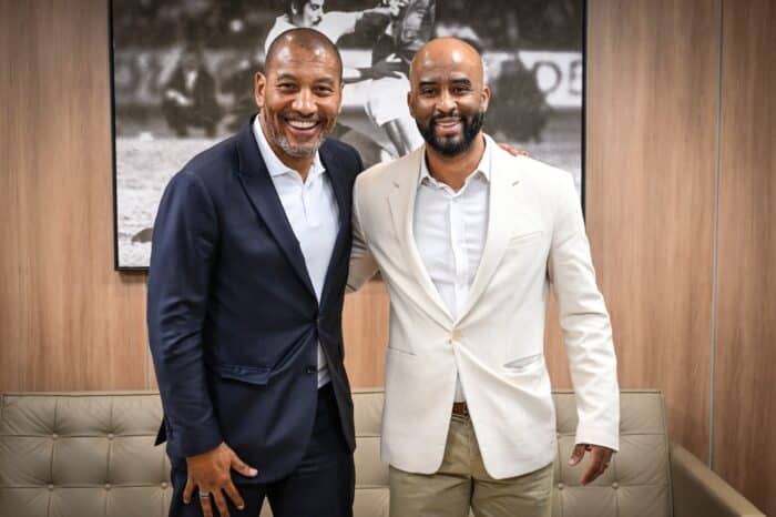 Santos tenta contratação de executivo do Corinthians