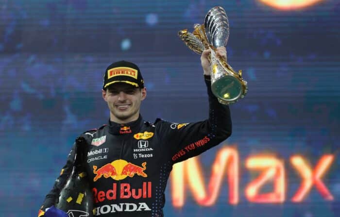 Verstappen se aproxima de permanência na Red Bull