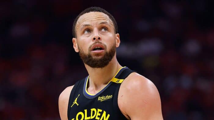 Stephen Curry sofre lesão muscular e deve desfalcar o Golden State Warriors nos playoffs - NBA