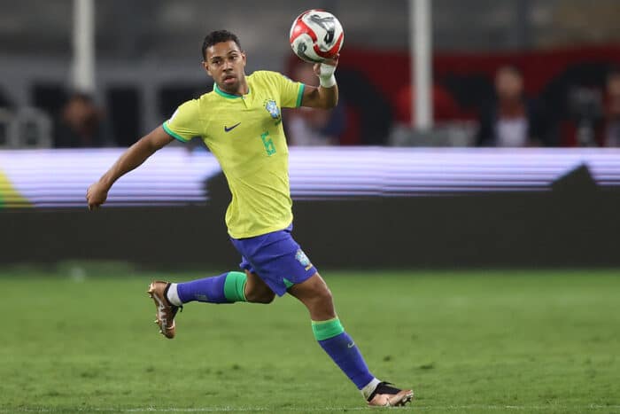 Renan Lodi critica convocações da Seleção Brasileira