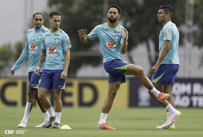 Seleção Brasileira treina com Matheus Cunha, Raphinha e Vini no ataque