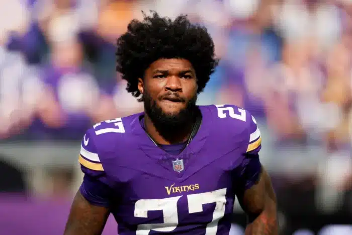 New Orleans Saints acertam com Cam Akers