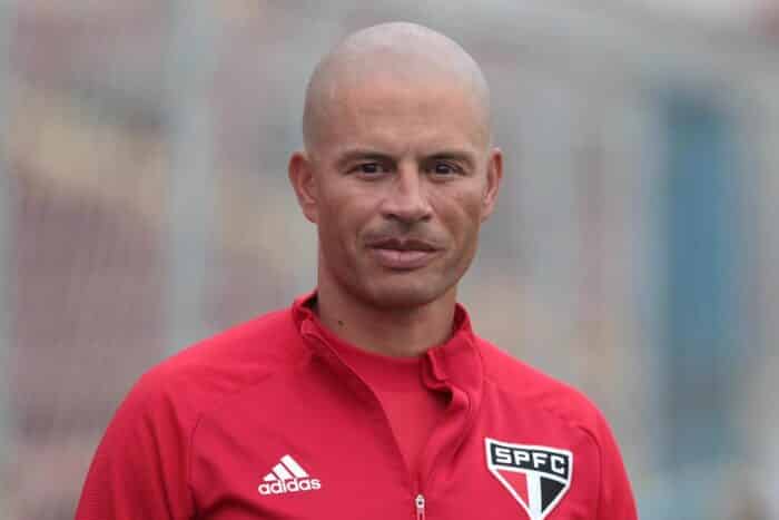 Alex assume clube da Série B