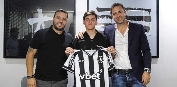 Botafogo anuncia a contratação de Álvaro Montoro