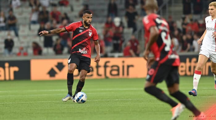 Grêmio contrata Alex Santana por empréstimo