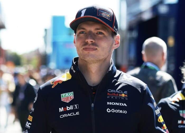 Verstappen pode “roubar” o lugar de George Russell na Mercedes