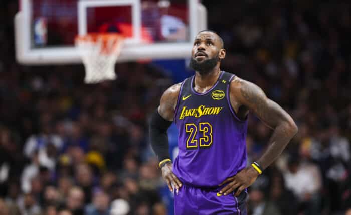 LeBron James fecha as portas para possibilidade de treinador