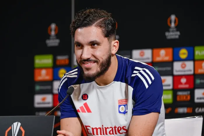 Manchester City acerta com Rayan Cherki