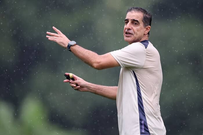 Apenas detalhe separa Renato Paiva do Fortaleza