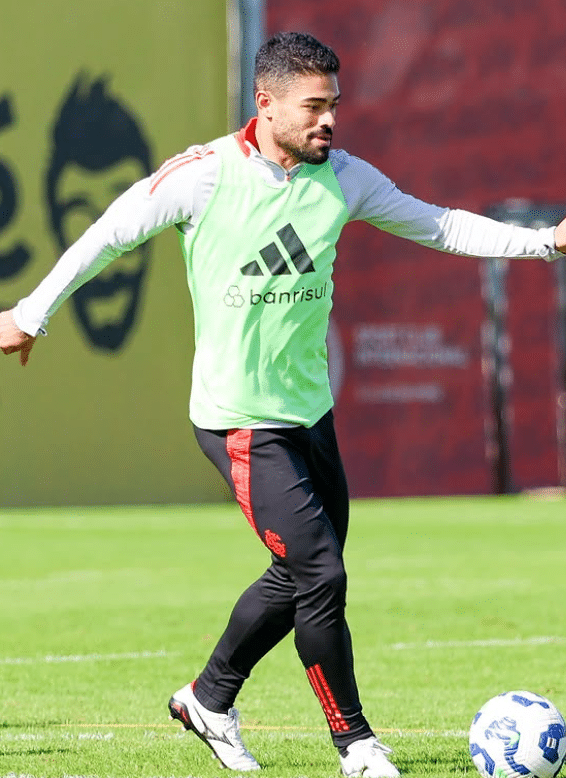 Bruno Tabata manda recado para torcida do Internacional