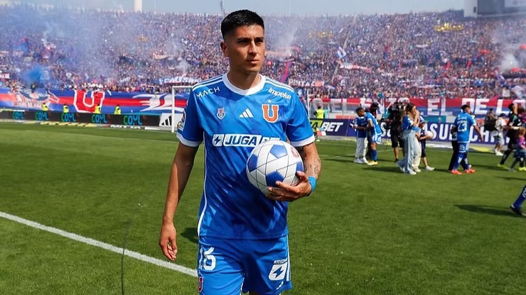 Lateral do Universidad de Chile negocia acerto com o Vitória - Universidad de Chile