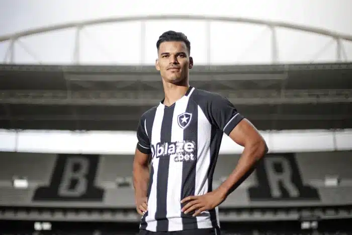 Volante do Botafogo está de saída para o Fortaleza, diz jornal