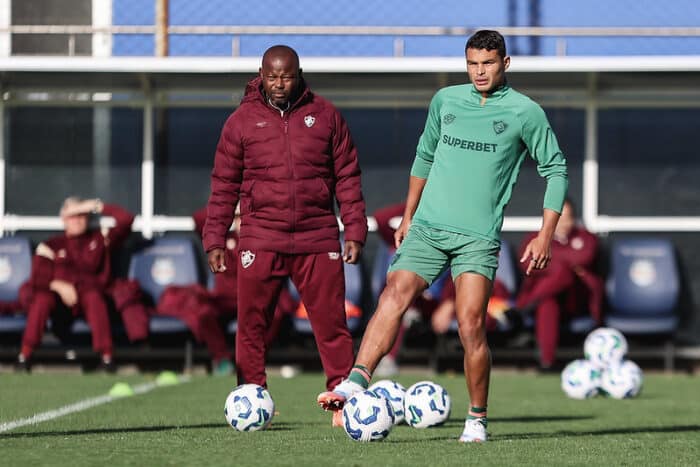 Thiago Silva acende esperança de retorno neste sábado