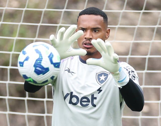 Botafogo vende John para o Nottingham Forest