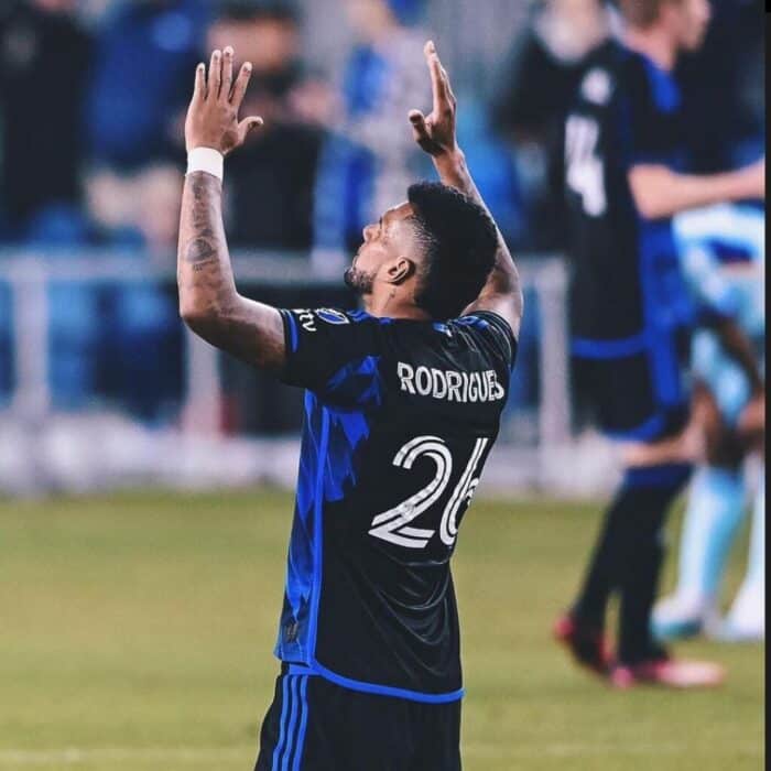 Fortaleza encaminha contratação de zagueiro ex-Grêmio