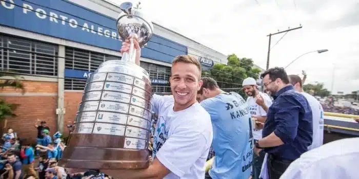 Grêmio acerta com a Juventus empréstimo de Arthur