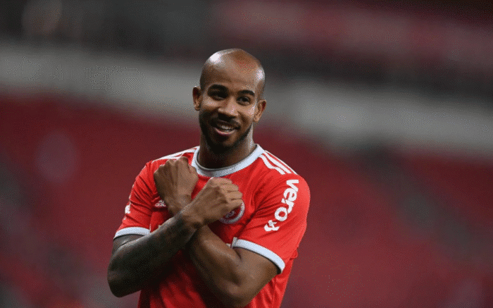 Internacional cobra dívida pela venda de Patrick