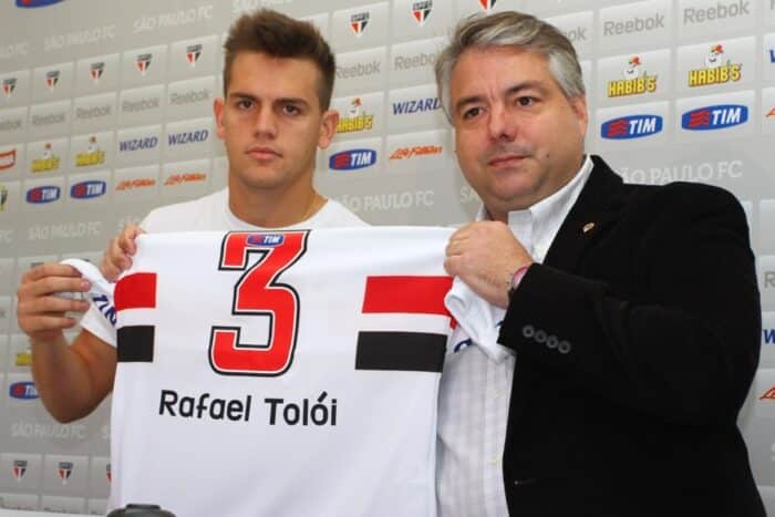 São Paulo desiste de Rafael Tolói, mas renova com Alan Franco